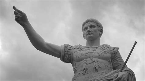 Julius Caesar Statue Wallpaper