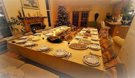 A folk arts display and explanation of the 12 meatless dishes we see at the ukrainian christmas eve supper table.made for the 47th pysanka festival. Traditional Polish Christmas Dinner / What A Traditional Polish Christmas Eve Dinner Looks Like ...