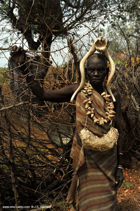 34 mursi tribe woman mago omo viajes fotograficos al valle del rio omo en etiopia