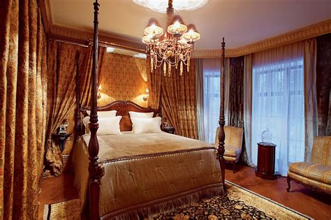 Luxurious traditional bedroom decoration design style be equipped brown high gloss finished oak bed with carved headboard and footboard on moroccan rug with interior design colors and. English Style interior design ideas