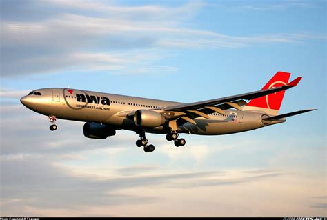 Airbus A330 223 Northwest Airlines Aviation Photo 0709521