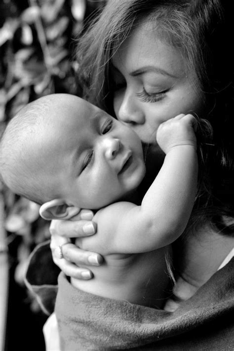 7 Tips For Better Mother And Baby Bonding Best Mother Baby Little Babies