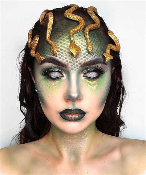 MEDUSA Dont Look Into Her Eyes Maybelline Hour Superstay In T