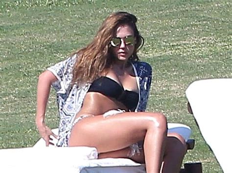 Jessica Alba Paparazzi Sunbathing Bikini Photos Nucelebs Com