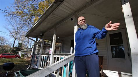 Retired medic saves neighbor's life on Thanksgiving morning