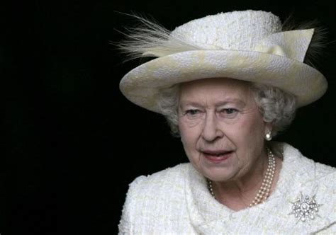 Queen Elizabeths Iconic Hats In Pictures Photosimagesgallery 30198