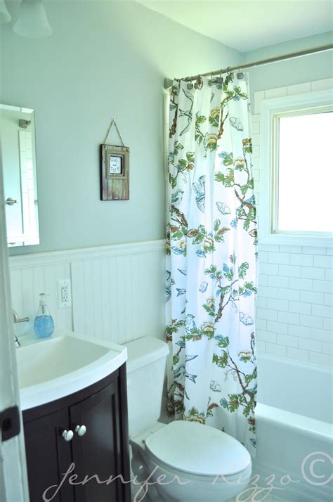 Durable, waterproof and resistant to mold, germs and bacteria, glazed tile, like ceramic and porcelain, encaustic tile, like cement, and natural stone tile are all beautiful choices for bathroom flooring, walls and shower surrounds. 34 magnificent pictures and ideas of vintage bathroom ...