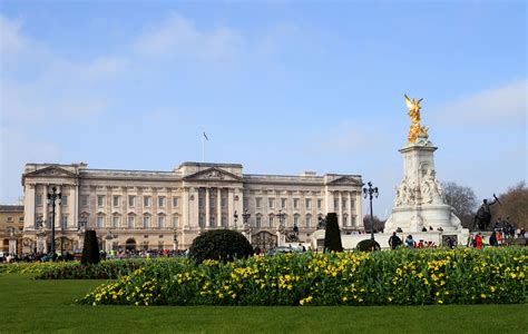Should Buckingham Palace Be Open All Year Round Video