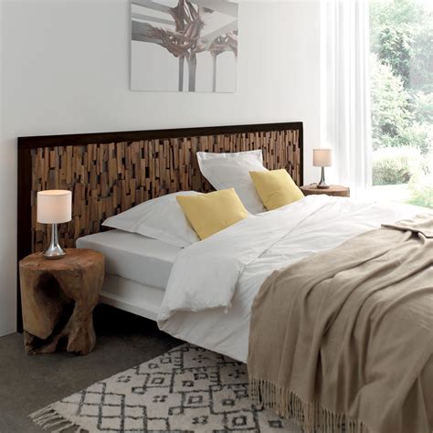 Elle apporte une touche de confort et de décoration à votre chambre à coucher. Tête de lit SMOOTH en teck recyclé, une invitation au voyage/