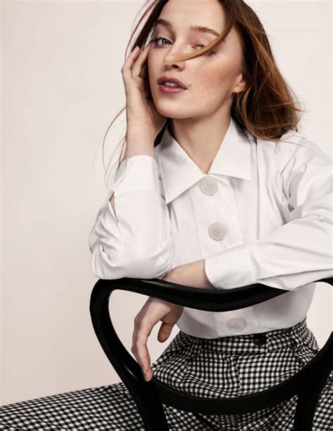 Phoebe dynevor had had quite the journey to get to where she is today as a famous and successful phoebe dynevor has undergone a stunning transformation. Phoebe Dynevor Style, Clothes, Outfits and Fashion ...