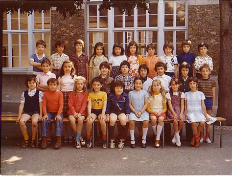 Photo de classe ECOLE PAUL BERT de 1975 école Paul Bert Copains d avant