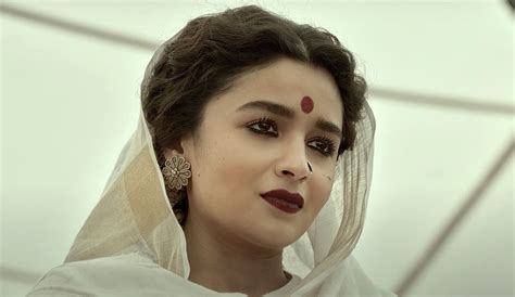 Watch Gangubai Kathiawadi Trailer Alia Bhatt Transforms Into A Powerful Madam Of Kamathipura