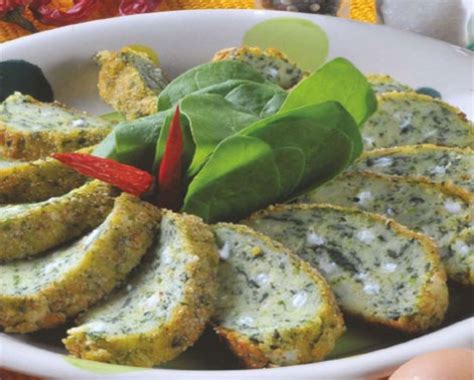 Sbollentate gli spinaci in acqua per qualche minuto, una volta cotti fateli scolare e strizzateli. POLPETTONE SPINACI E PATATE | Ricetta e Cucina