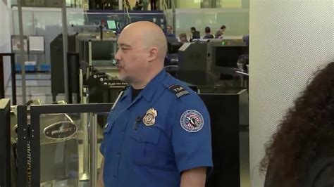 Tsa Agent Sings Holiday Song To Help Travelers Youtube