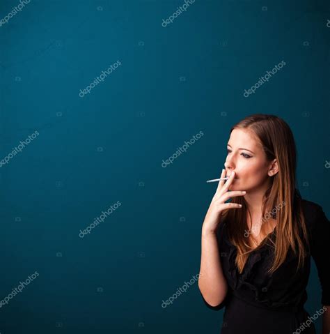 Beautiful Woman Smoking Cigarette Vith Copy Space — Stock Photo