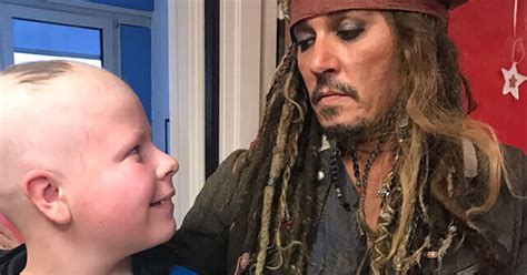 Johnny Depp Sorprende A Niños Con Cáncer Al Visitarlos Disfrazado De