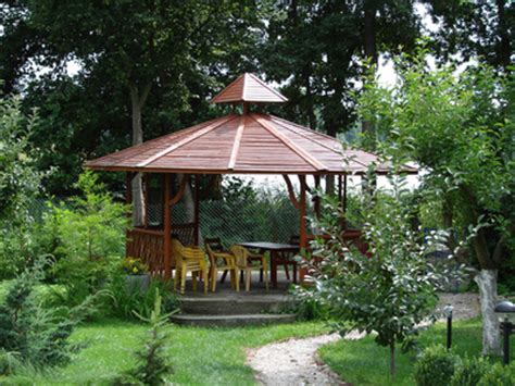 Ein carport ist der ideale unterstand für fahrzeuge und schützt vor wind und wetter! Pavillion aus Holz als Pavillions für den Garten bauen ...