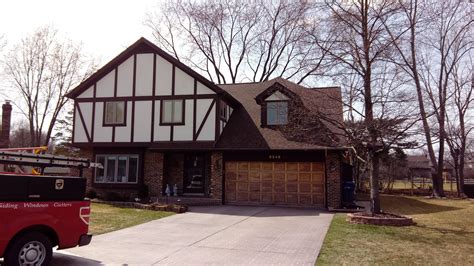 With more than 300 roofing options to choose from, and quality standards that lead the industry, you can rest easily knowing certainteed has you covered. ROOFING CERTAINTEED LANDMARK BURNT SIENNA SHINGLES LISLE