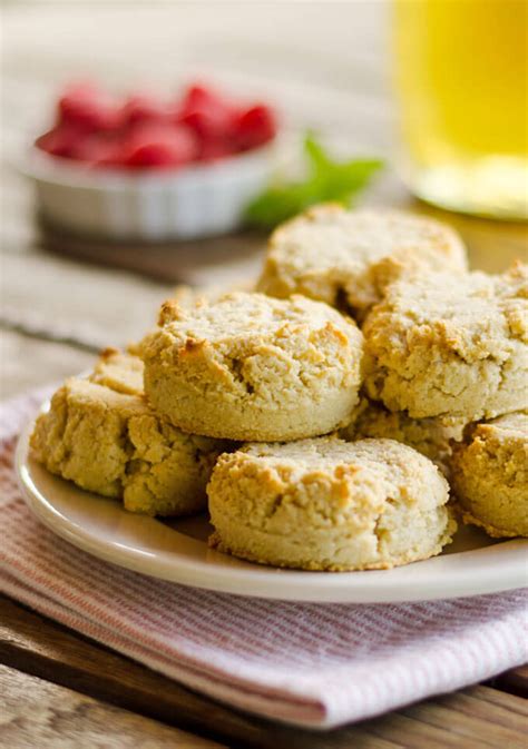And we also don't have to roll them out or cut them into circles before baking. Easy Paleo Biscuits Recipe | Paleo Biscuit Recipe with ...