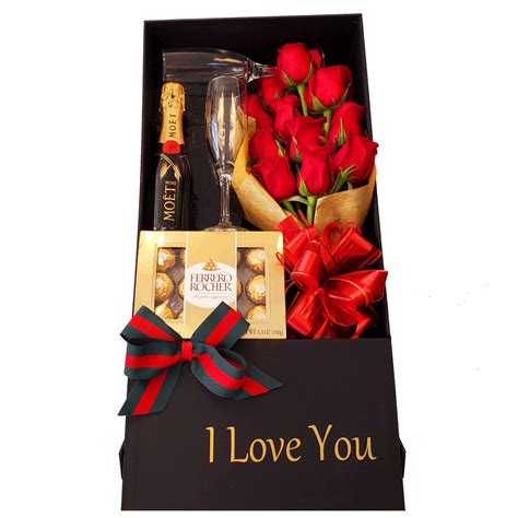 Send flowers miami, florida when you want to send flowers for delivery in miami, choose a florist that understands the cities unique style: Gucci Style Luxury Silk Box with Red Roses, Bombons ...