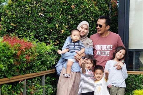 Kalimat tersebut setara dengan makna dian tidak pernah datang terlambat. Unik dan Anti Mainstrem, Makna 4 nama Anak Zaskia Mecca ...