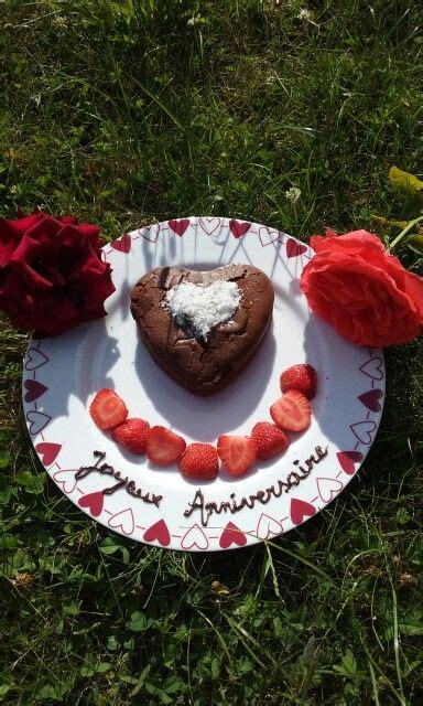 Joyeux anniversaire mon ange, j. Moelleux au chocolat et ses fraises fraîches...Joyeux ...