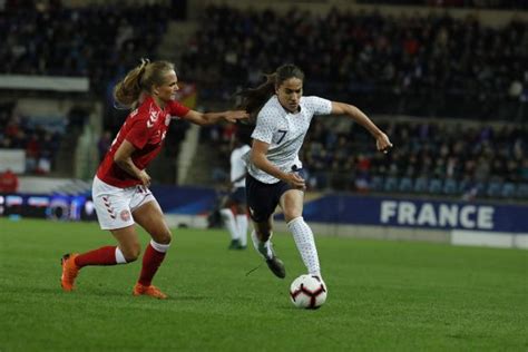 Moments forts, commentaires, météo, statistiques, photos, compos officielles. 1,13 million devant France-Danemark sur W9 - Foot - Médias