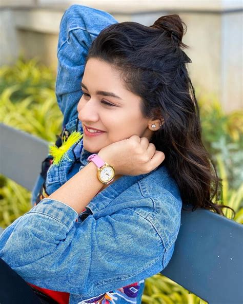 Take A Tip From Avneet Kaur How To Click A Perfect Selfie For Instagram Iwmbuzz