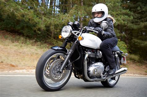 The triumph thruxton r is the flagship of triumph's modern classic lineup. Triumph Thruxton 1200 - im Test - Zweirad-Tests - ZWEIRAD ...