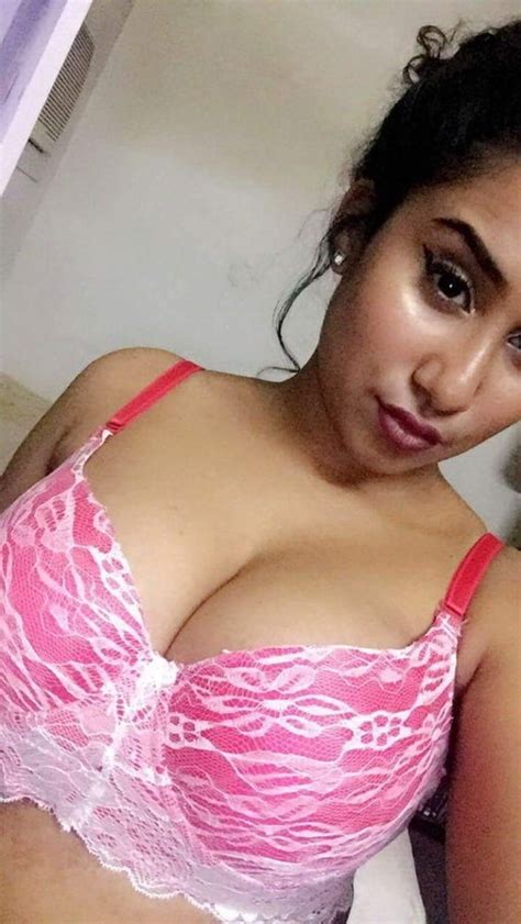 Ugly Desi Slut Exposing Saggy Tits Boobs And Big Areola Pics
