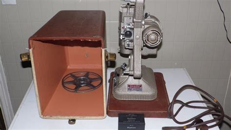 Vintage Keystone Regal K109 8mm Movie Projector With Case Works