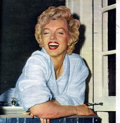 Marilyn On The Set Of The Seven Year Itch 1954 7 Year Itch Marilyn