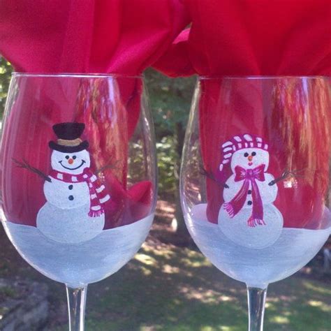 Verres à Vin Peinte à La Main De Bonhomme De Par Glassesbyjoanne Holiday Snowmen Christmas