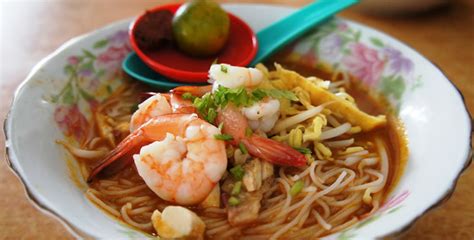 It is brought together with a few household ingredients namely prawn and chicken to make the broth and then served with fine rice. Places to eat Laksa Sarawak | Find the best Laksa Sarawak ...