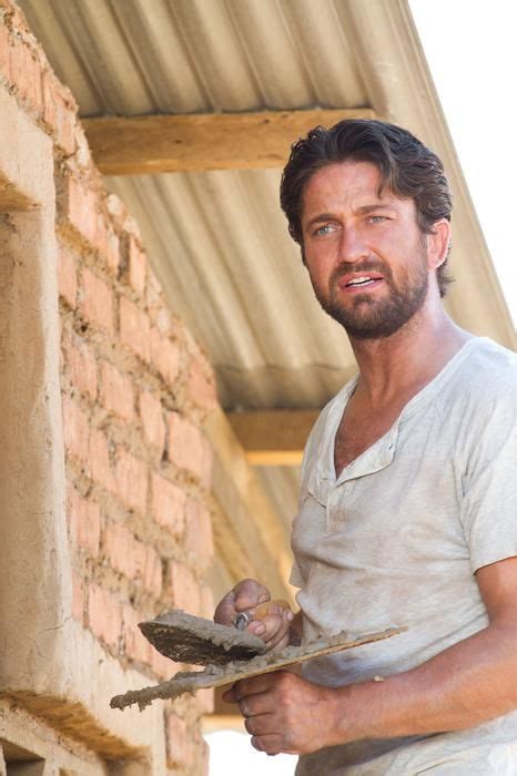 Film ini juga menampilkan bradley cooper, amy adams dan jeremy renner dalam peran utama, dan dirilis pada 20 desember 2013. Gerard Butler fotka | Gerard butler, Gerard butler movies, Butler