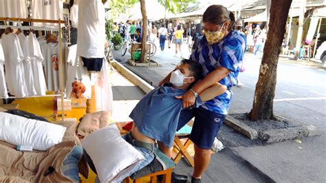 thai street massage at chatuchak weekend market in bangkok youtube