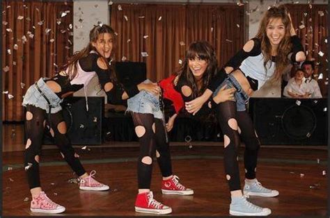 Mirá el reencuentro de los casi ángeles lali espósito, cande vetrano, mery del cerro y gastón dalmau a 9 años de su despedida. Candela Vetrano: Cande y Lali de pequeñas