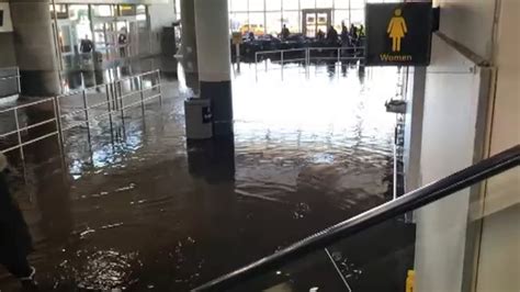 Water Leak Floods Jfk Airport Baggage Claim Forces Evacuation Abc7