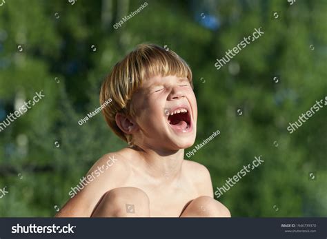 Portrait Naked Blond Boy Squatting On Foto Stok Shutterstock