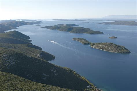 Croatian coastline is 4398 km long. Croatia.eu - Adriatic Sea and islands