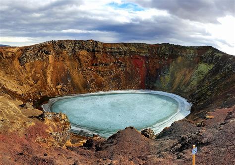 Złoty Krąg Krater Kerid Niezwykłe Krajobrazy W Jeden D