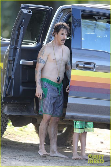 Red Hot Chili Peppers Anthony Kiedis Goes Shirtless In Hawaii Photo Shirtless Photos