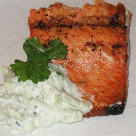 Grilled Salmon And Cucumber Dill Sauce