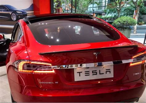 Tesla Sta Richiamando Oltre 120 Mila Veicoli