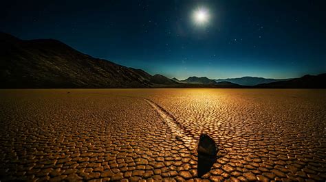 사막 산 계곡 밤 달빛 달 그림자 데스 밸리 캘리포니아 바위 미국 풍경 자연 별 Hd 배경 화면