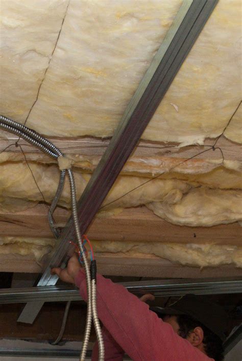 Then cut short studs to attach to that stud to the framing above. How to install metal stud ceiling | Tabla yeso, Tabla ...
