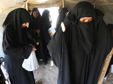 Women Need Not Wear Religious Robe Known As Abaya Senior Saudi Muslim Cleric Says The Independent