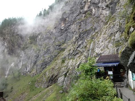 The höllentalklamm is closed from october throu may due to the weather and snow conditions. Hammersbach über Höllentalklamm, Höllenangeralm ...