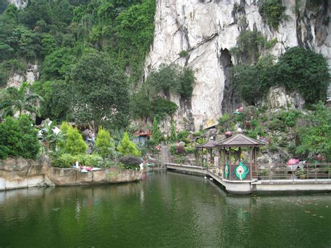 In a few clicks you can easily search, compare and book your batu caves accommodation by clicking directly through to the hotel or travel agent website. Batu Caves near Kuala Lumpur, Malaysia