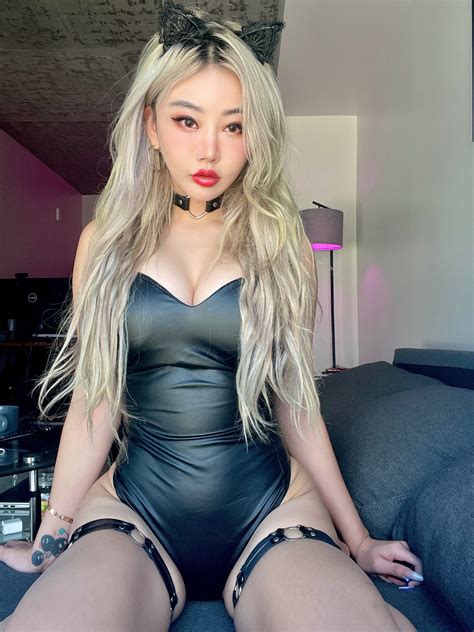 ดาว OnlyFans ถูกแบน IG บ่อย เลยแก้ปัญหา ไปขอนอนกับพนักงาน Meta มันซะเลย